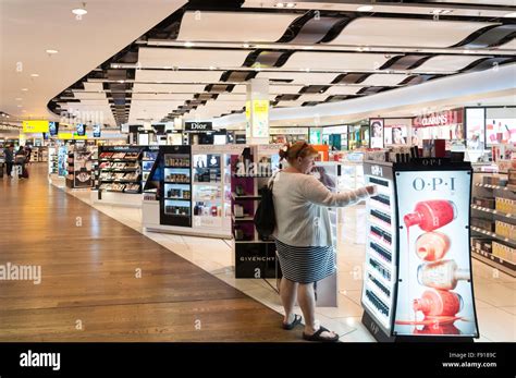 terminal 3 heathrow shops